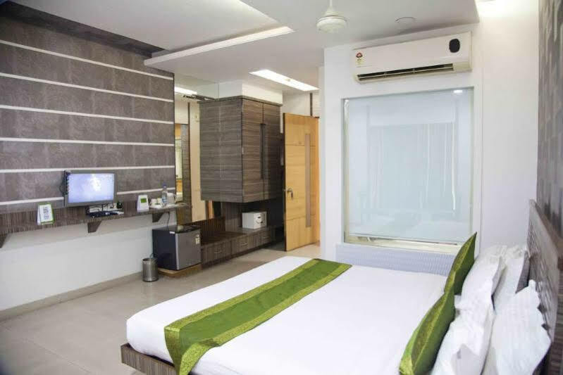 Treebo Admiral Suites New Usmanpura Aurangabad  Exterior photo