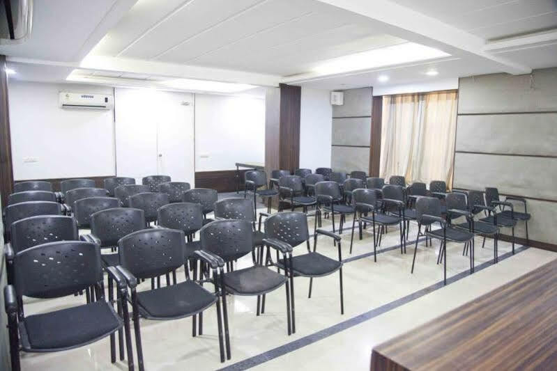 Treebo Admiral Suites New Usmanpura Aurangabad  Exterior photo