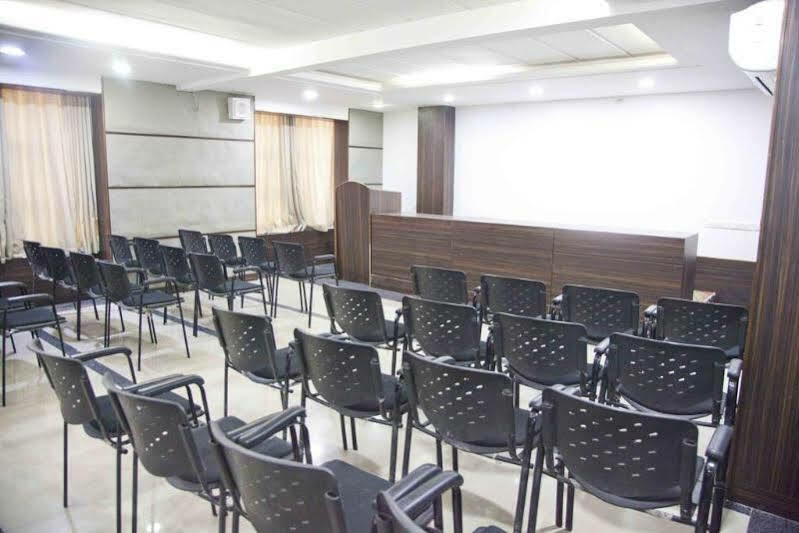Treebo Admiral Suites New Usmanpura Aurangabad  Exterior photo